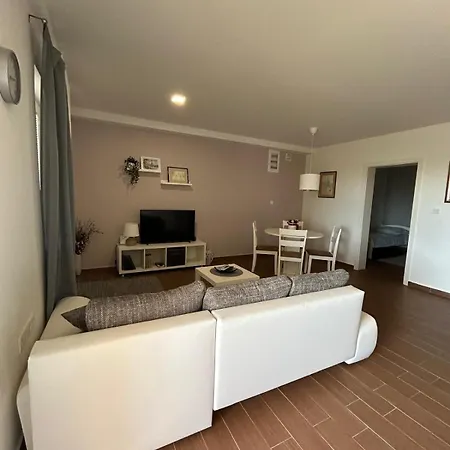 Lorna Apartment Turanj