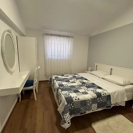 Apartment Lorna Turanj