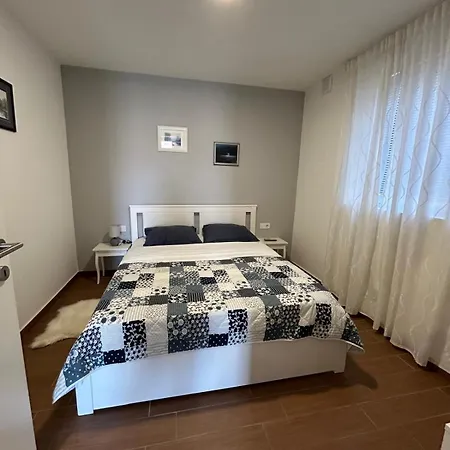 Apartment Lorna Turanj