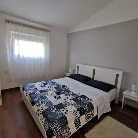 Lorna Apartment *