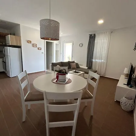 Lorna Διαμέρισμα Turanj